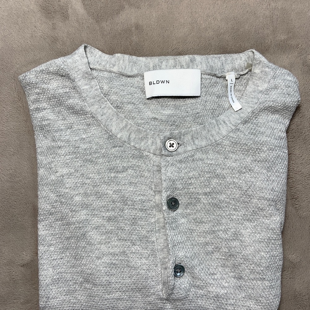 NEW w/o tags - Men’s Gray knitted shirt